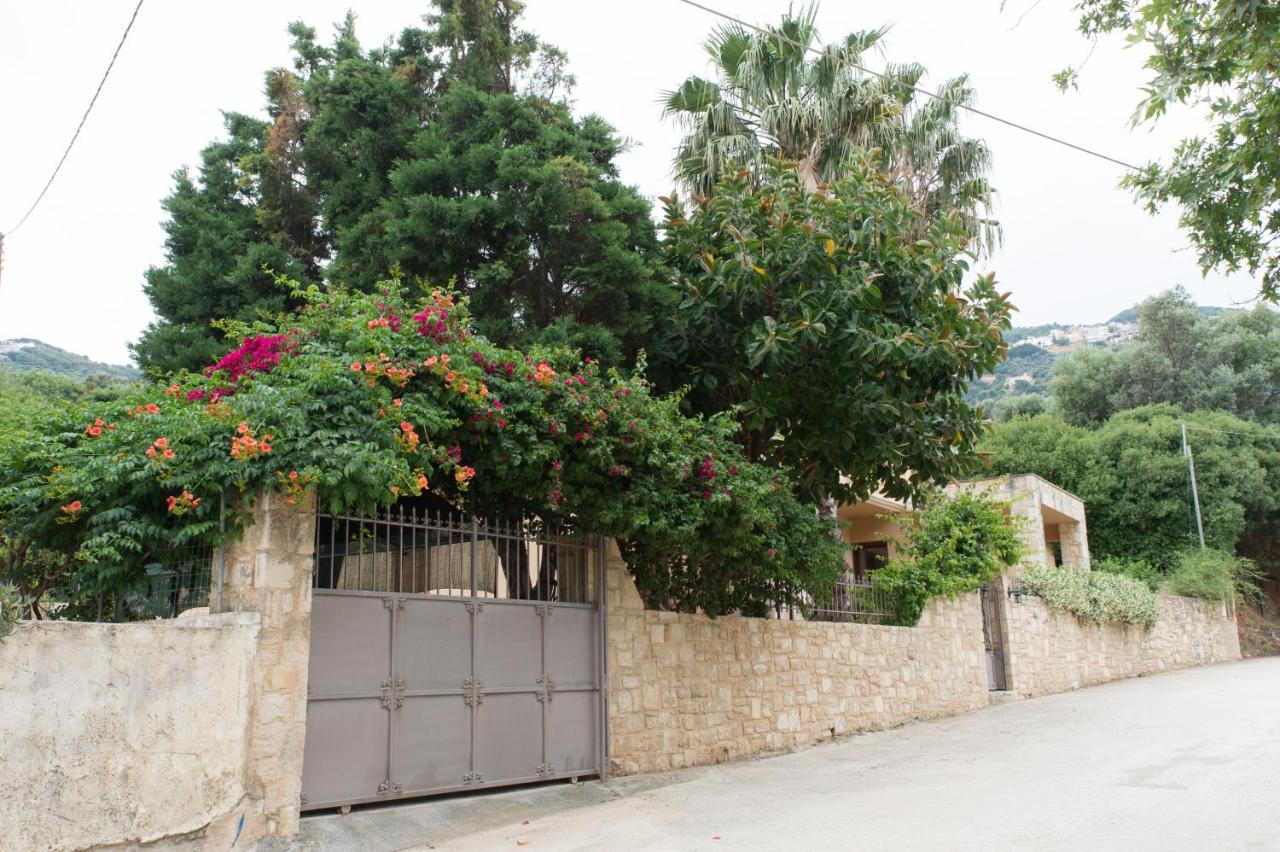 Heraklion Comfy House With Mountain View Exterior photo